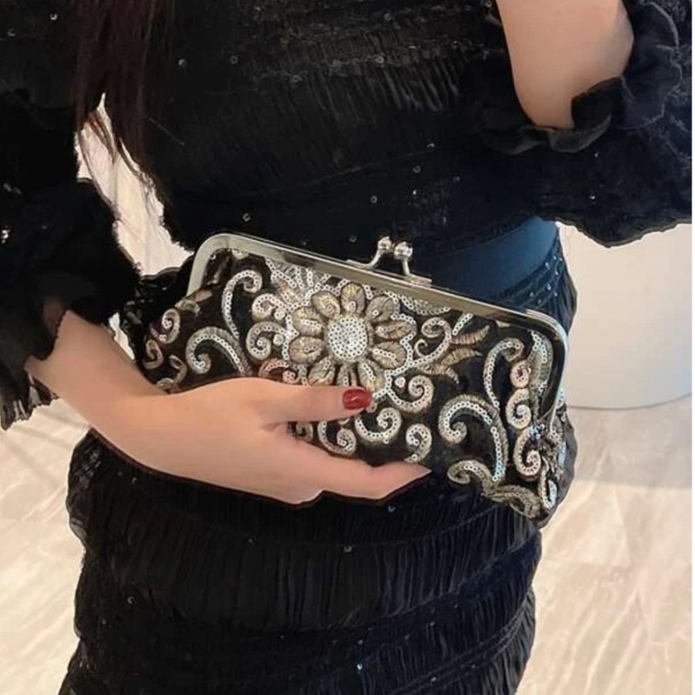 Vintage Style Silver Sequin Evening Bag - Picture 5 of 6